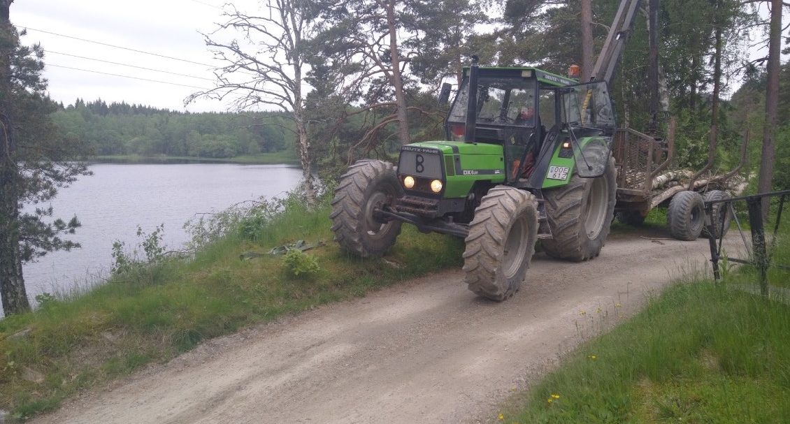 Skogsarbete traktor